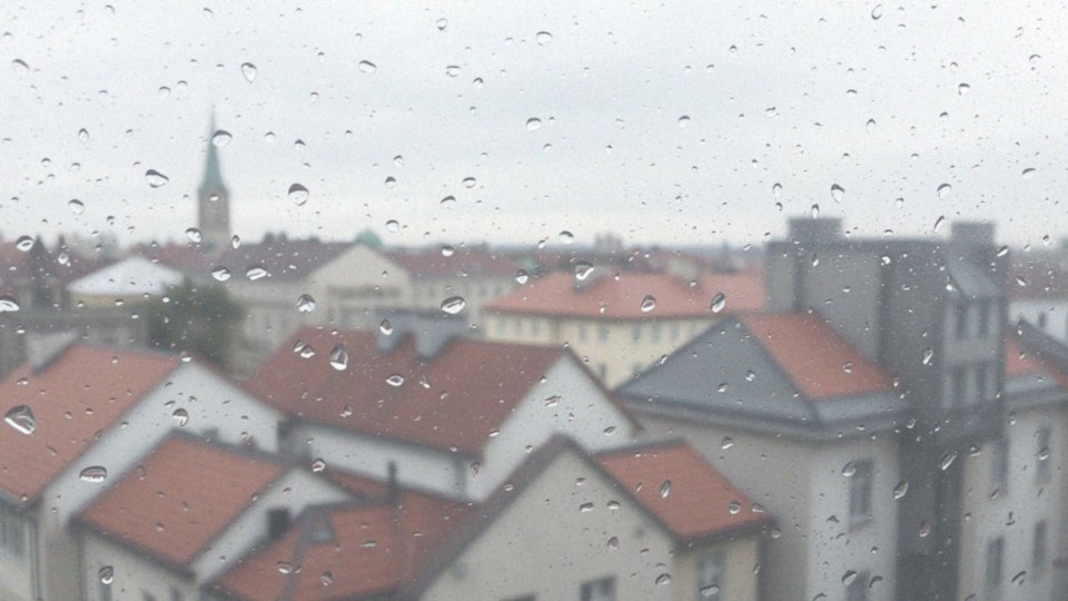 Co oznacza widzenie przez zamgloną szybę dla osób z zaćmą?