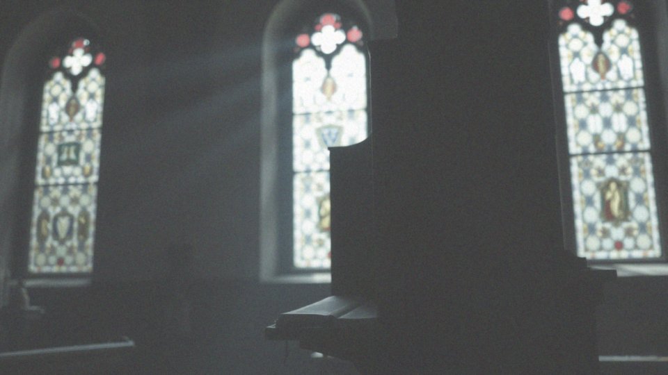 Jakie są różnice w postrzeganiu koloru czarnego w różnych religiach?